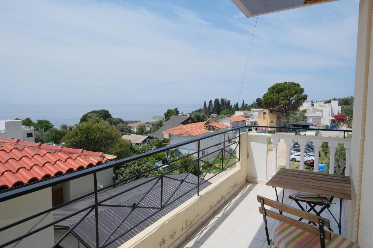 Mehilli Hotel Dhërmi Екстериор снимка