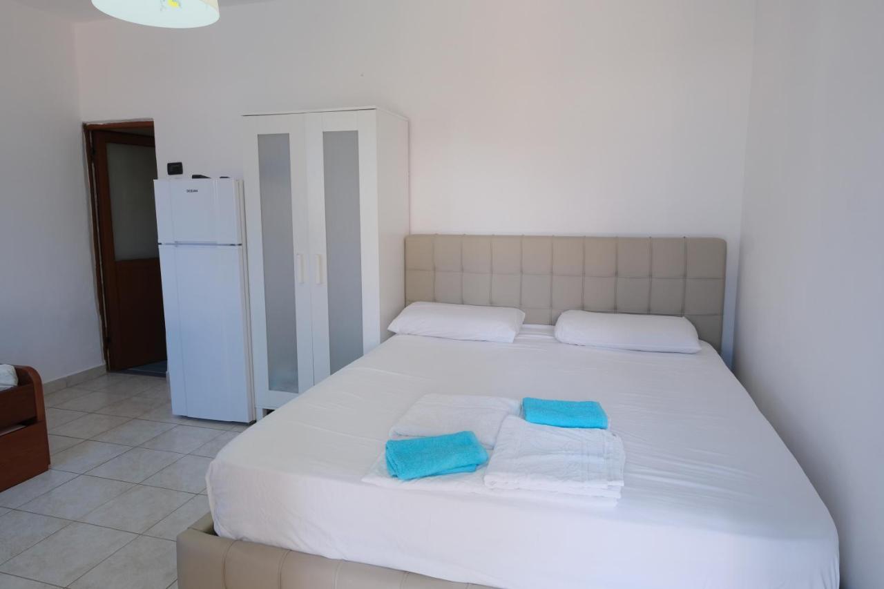 Mehilli Hotel Dhërmi Екстериор снимка