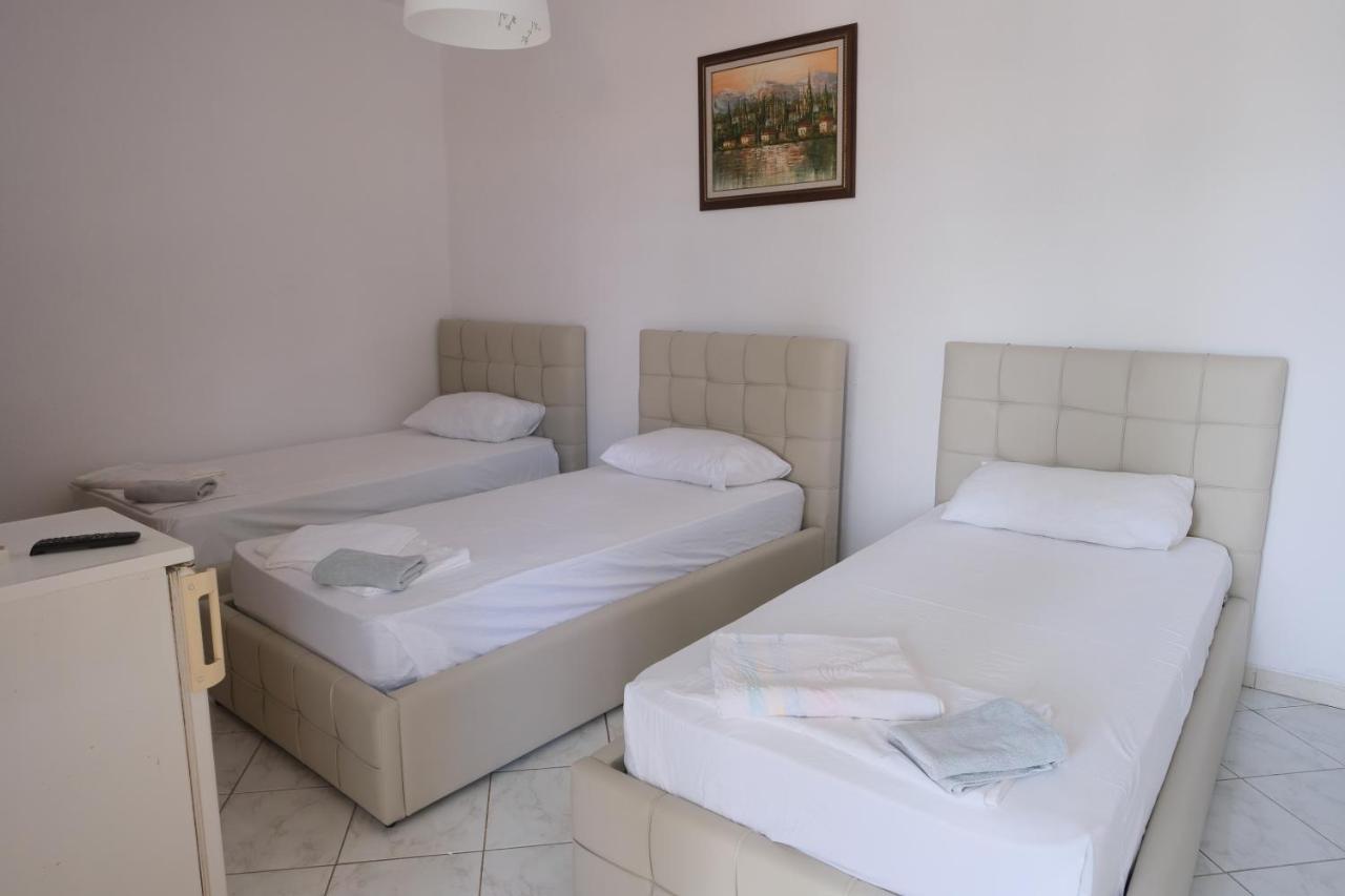Mehilli Hotel Dhërmi Екстериор снимка