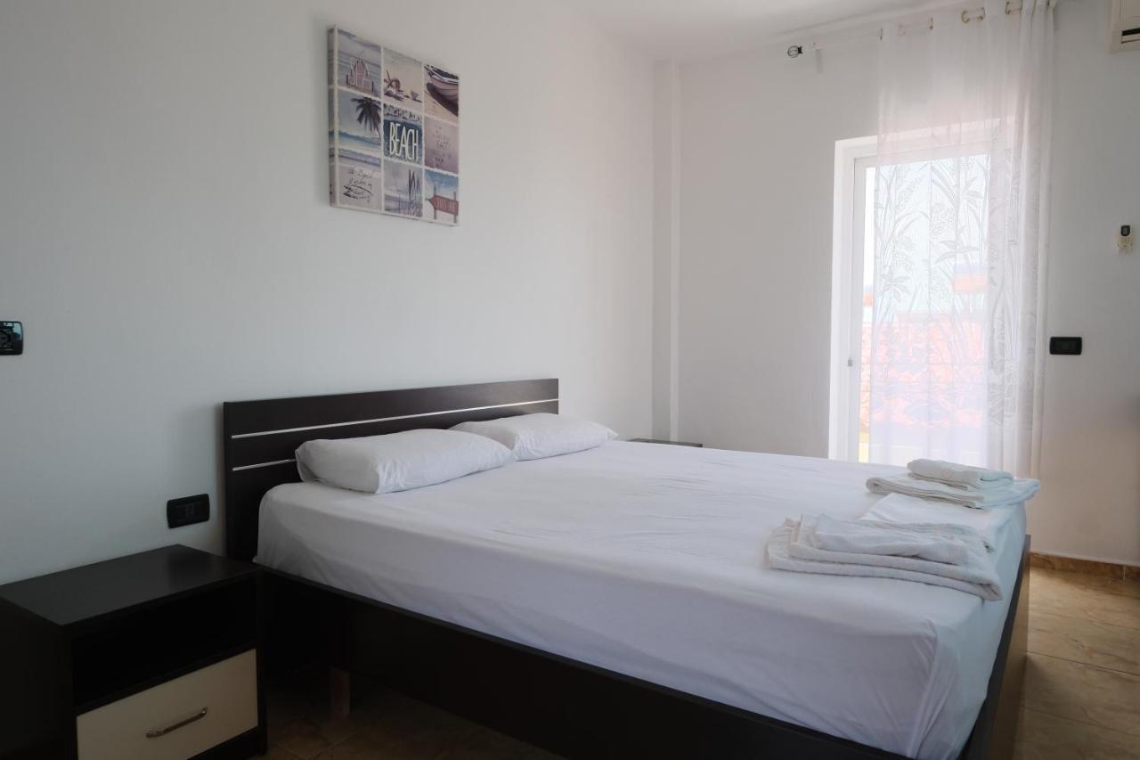 Mehilli Hotel Dhërmi Екстериор снимка
