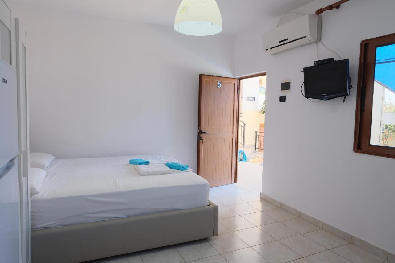 Mehilli Hotel Dhërmi Екстериор снимка