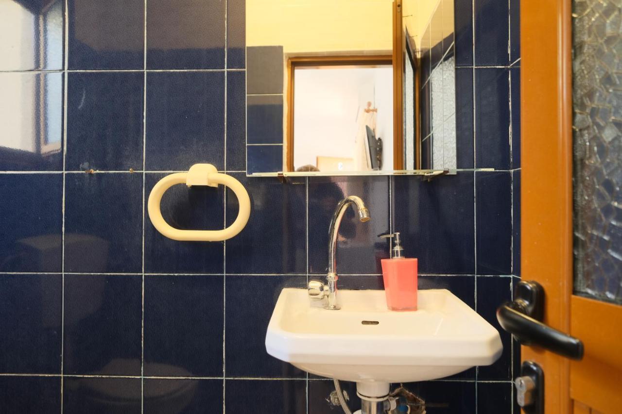 Mehilli Hotel Dhërmi Екстериор снимка