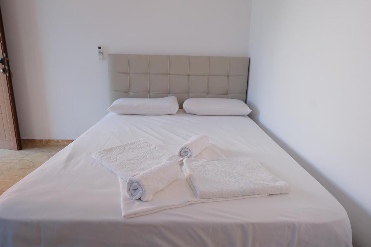 Mehilli Hotel Dhërmi Екстериор снимка