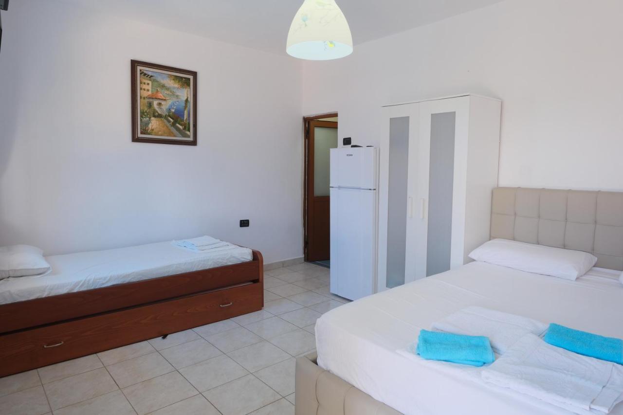 Mehilli Hotel Dhërmi Екстериор снимка