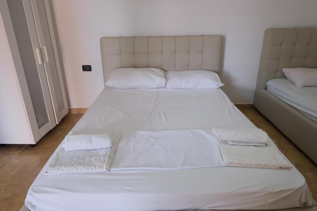 Mehilli Hotel Dhërmi Екстериор снимка
