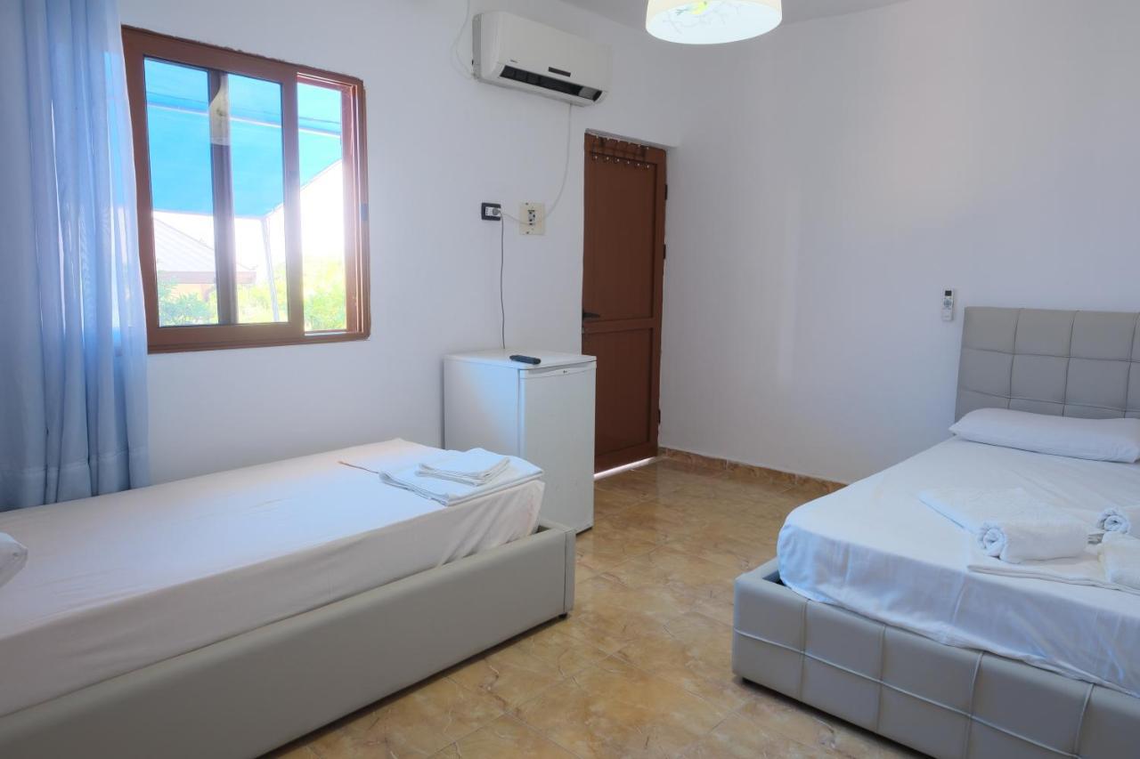 Mehilli Hotel Dhërmi Екстериор снимка