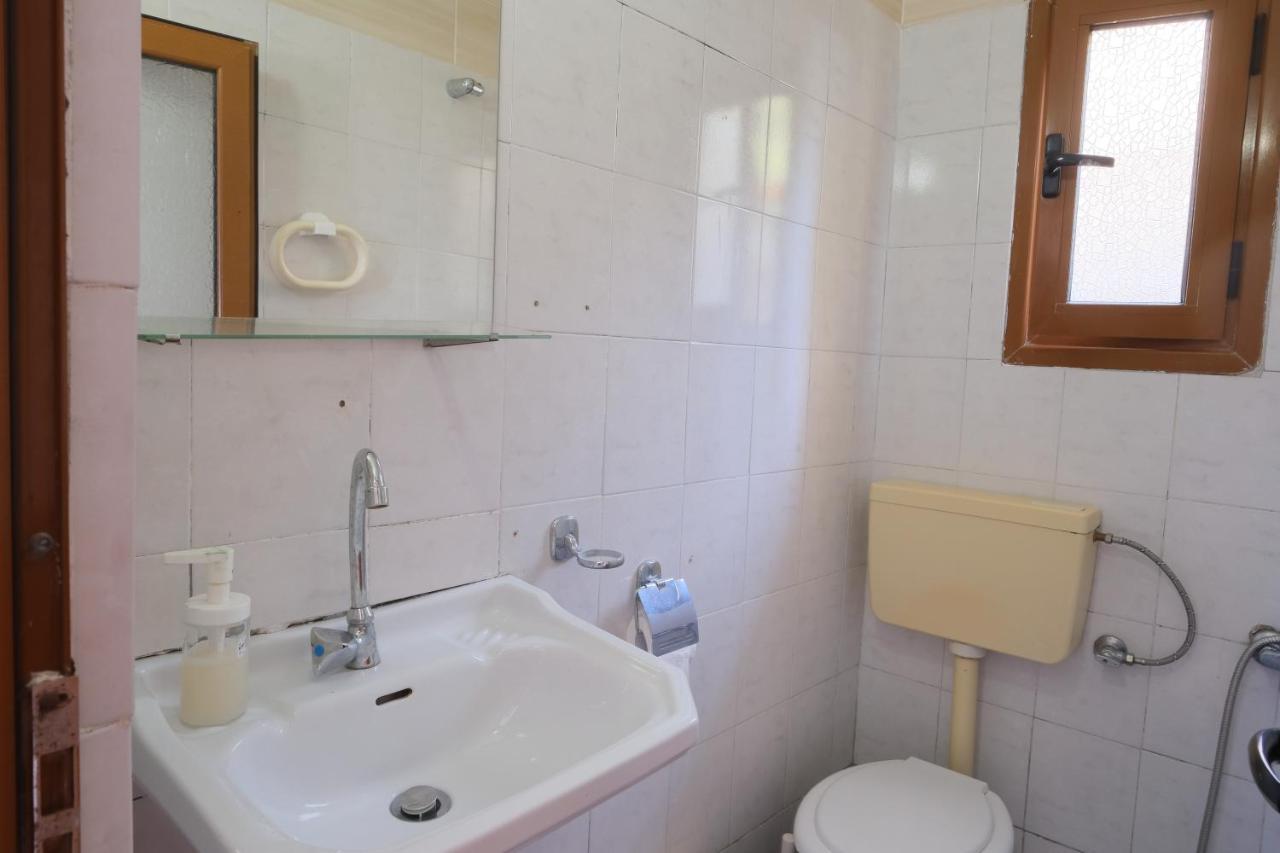 Mehilli Hotel Dhërmi Екстериор снимка