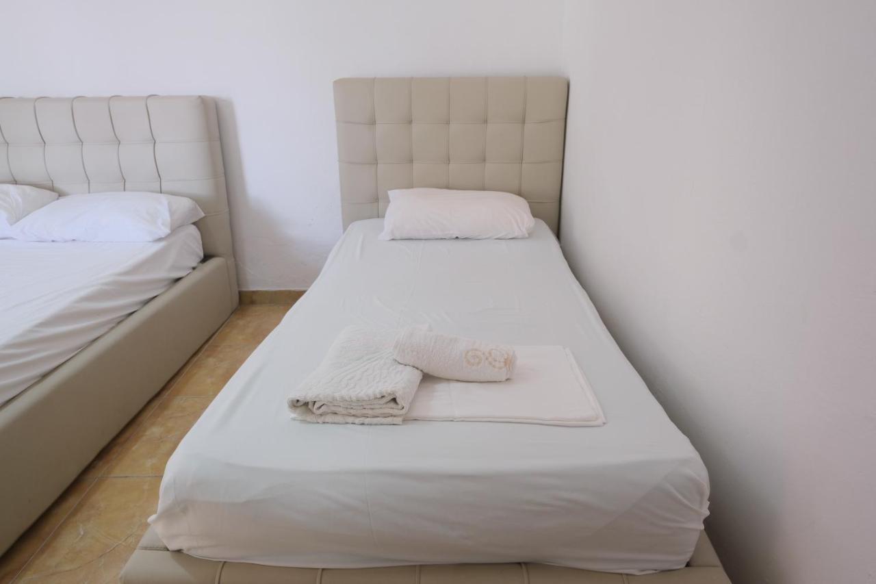 Mehilli Hotel Dhërmi Екстериор снимка