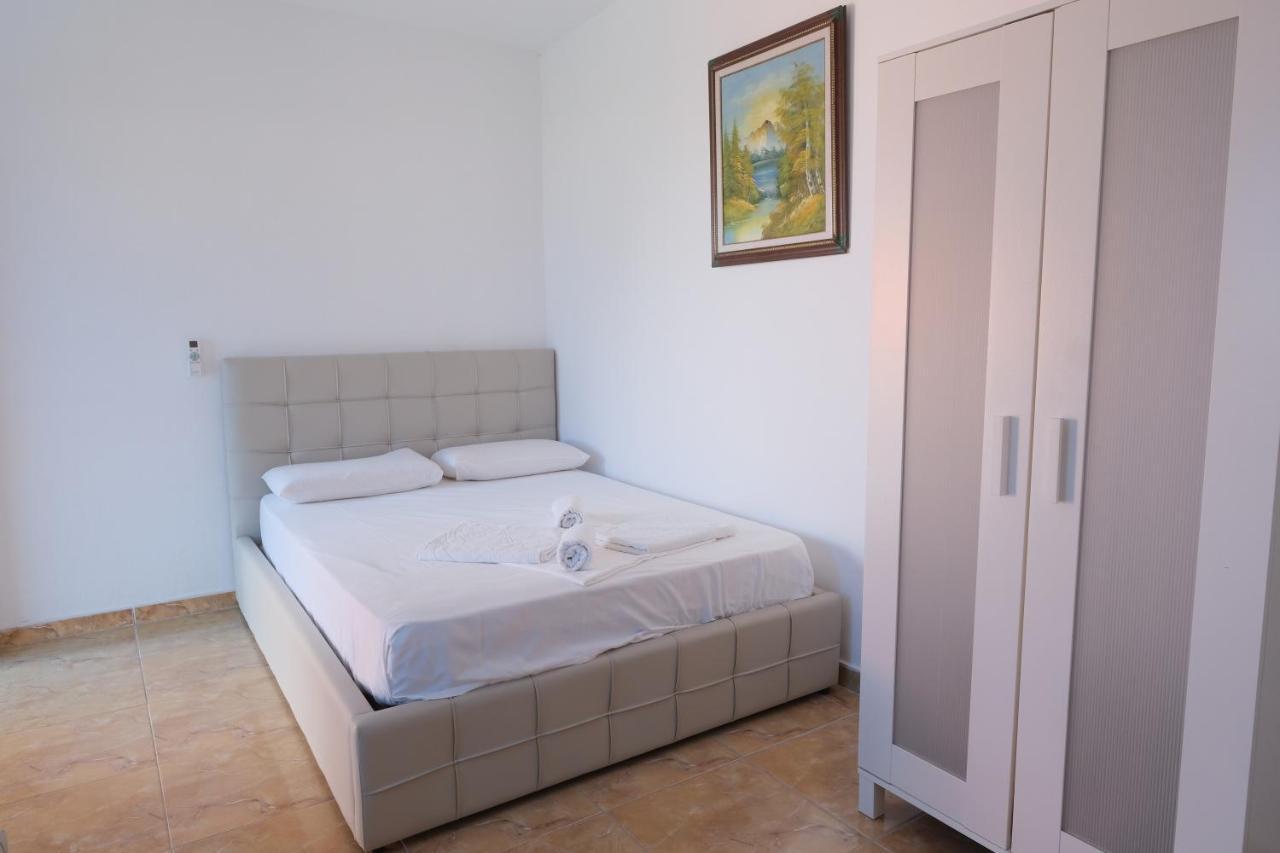 Mehilli Hotel Dhërmi Екстериор снимка