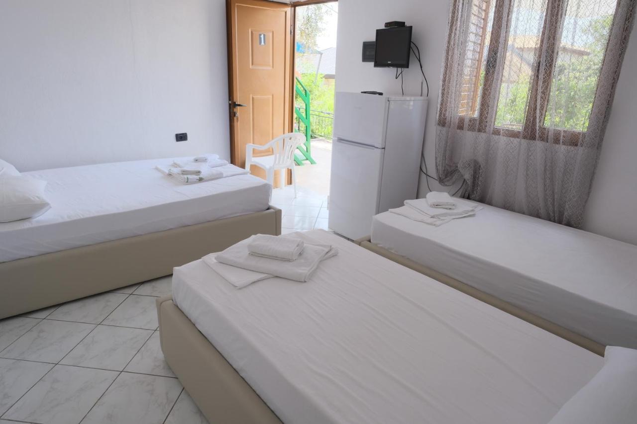 Mehilli Hotel Dhërmi Екстериор снимка