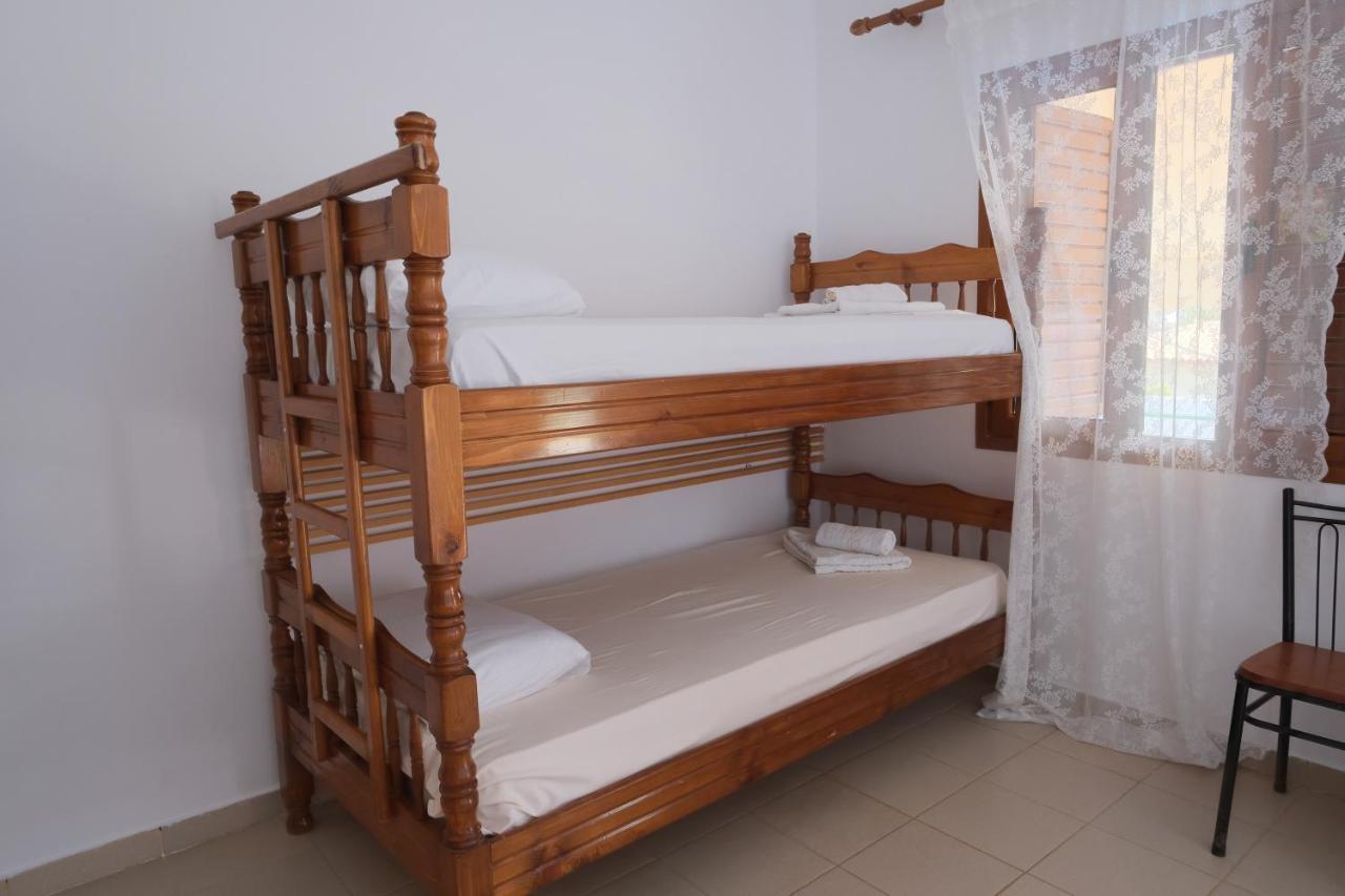 Mehilli Hotel Dhërmi Екстериор снимка