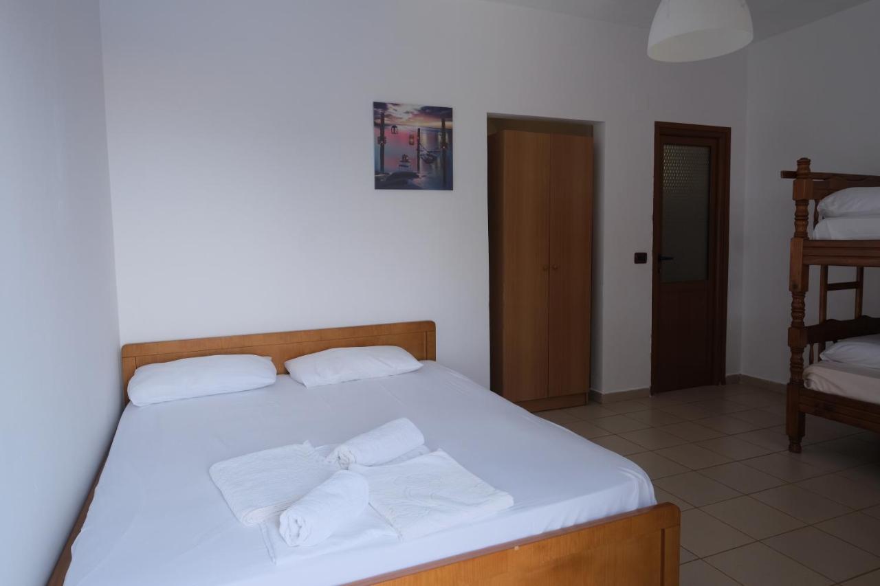 Mehilli Hotel Dhërmi Екстериор снимка