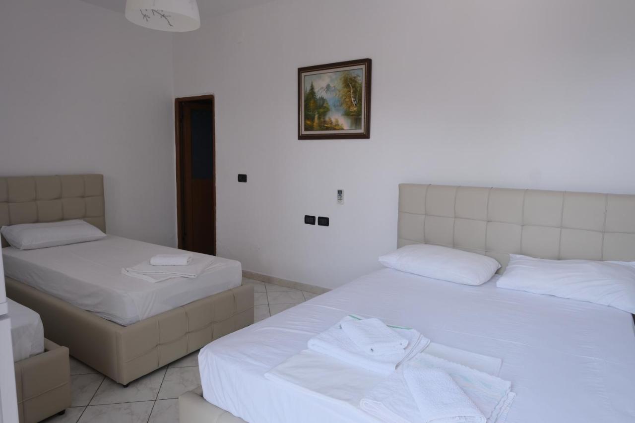 Mehilli Hotel Dhërmi Екстериор снимка