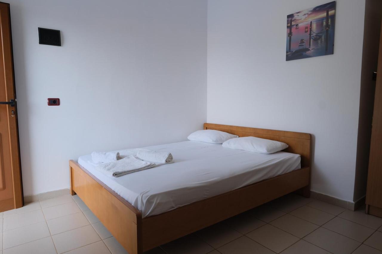 Mehilli Hotel Dhërmi Екстериор снимка