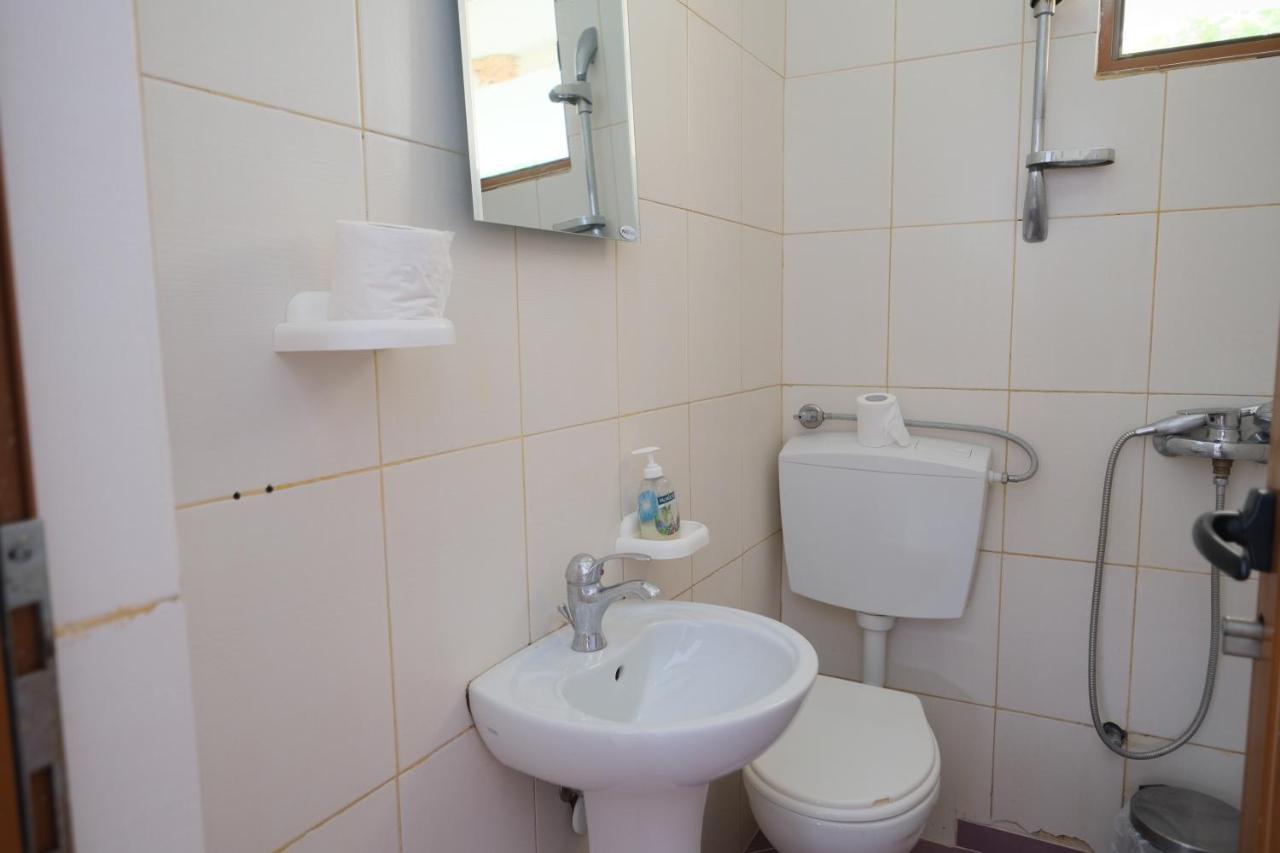 Mehilli Hotel Dhërmi Екстериор снимка