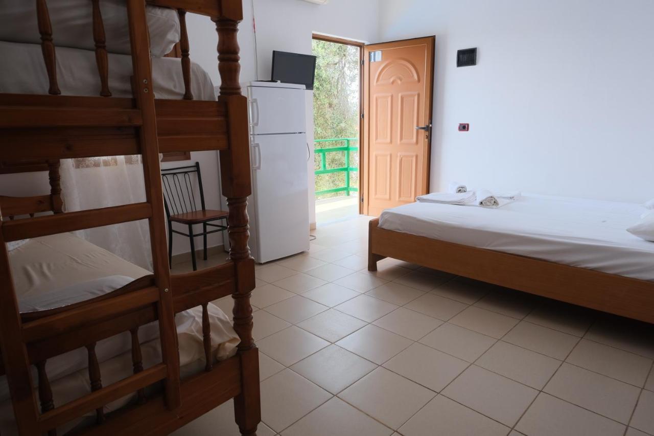 Mehilli Hotel Dhërmi Екстериор снимка