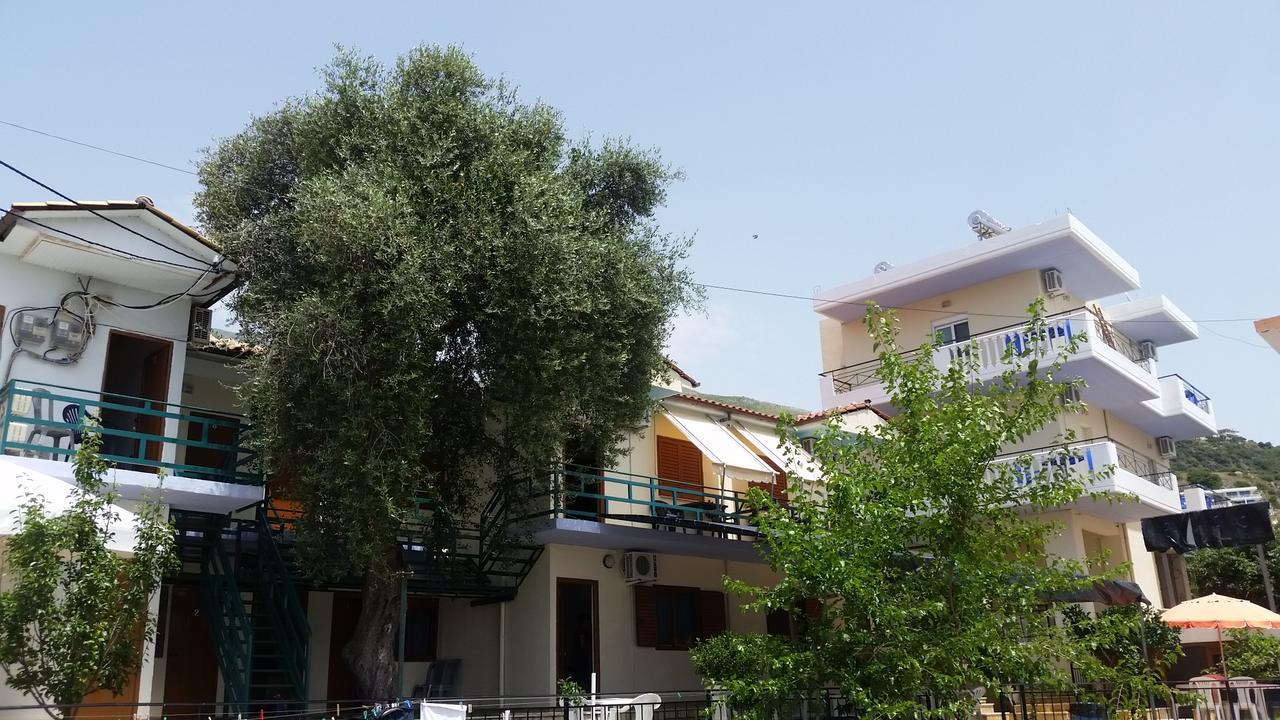 Mehilli Hotel Dhërmi Екстериор снимка