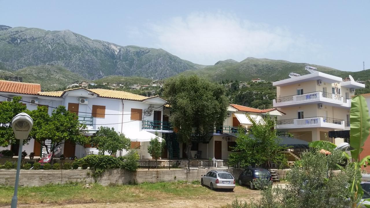 Mehilli Hotel Dhërmi Екстериор снимка