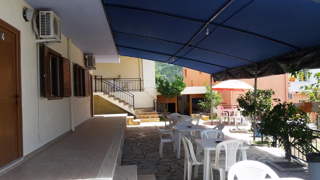 Mehilli Hotel Dhërmi Екстериор снимка