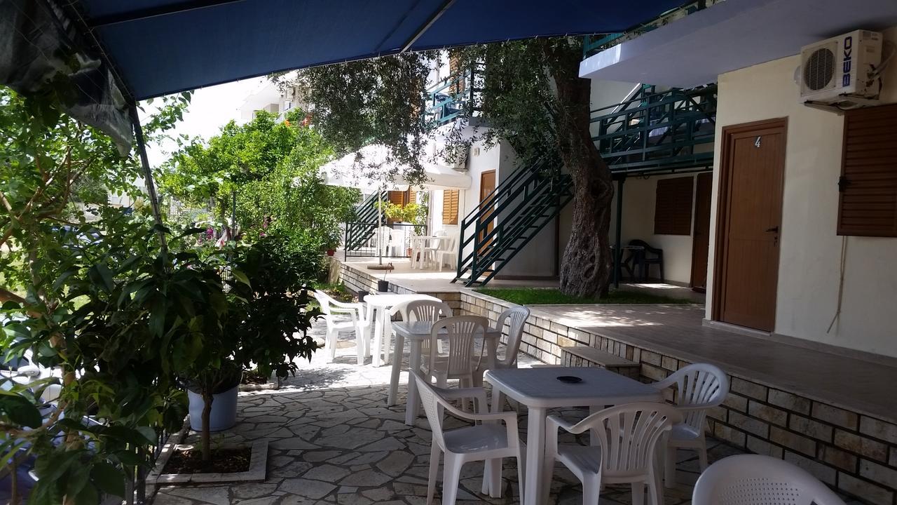 Mehilli Hotel Dhërmi Екстериор снимка