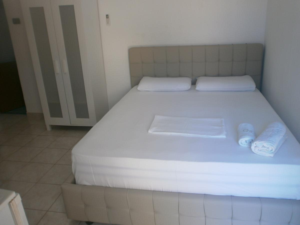 Mehilli Hotel Dhërmi Екстериор снимка