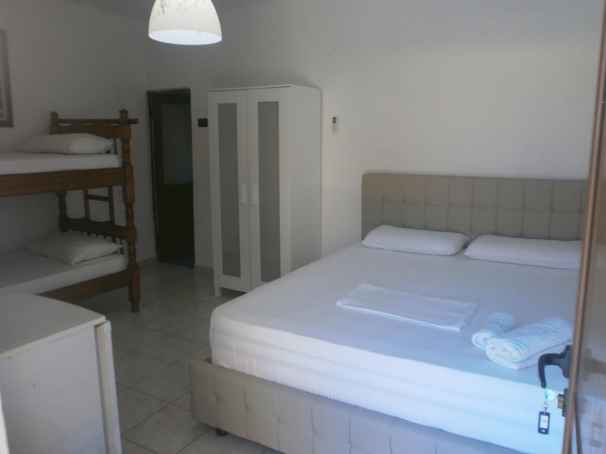 Mehilli Hotel Dhërmi Екстериор снимка